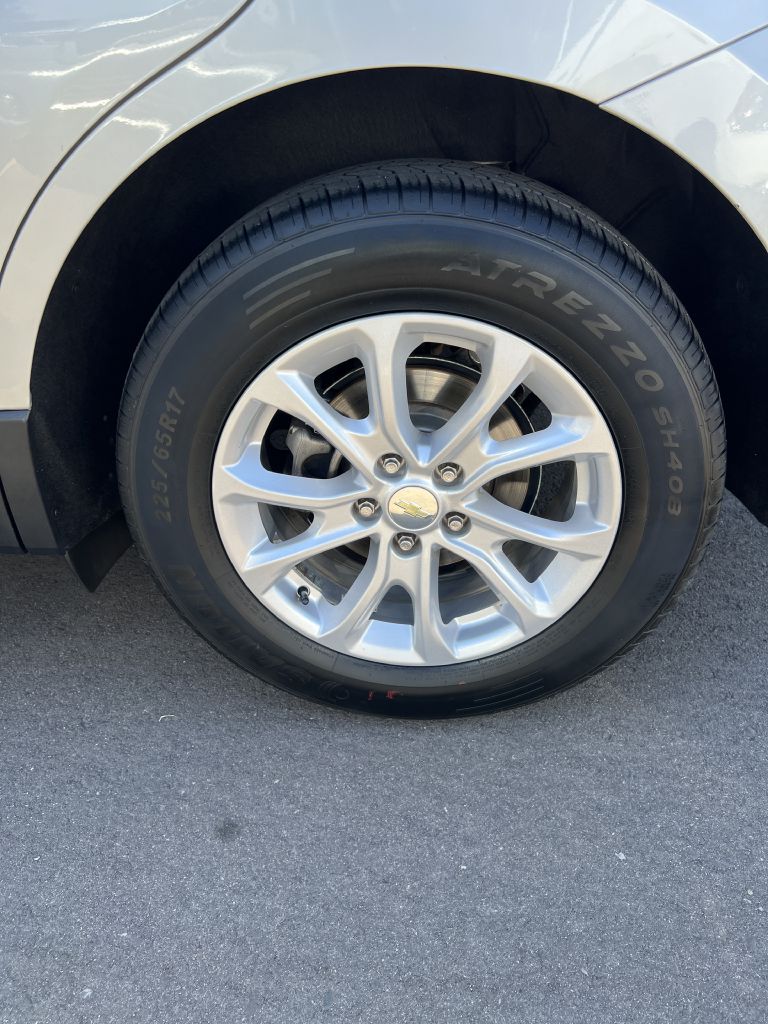 Photo 23 of this CHEVROLET EQUINOX