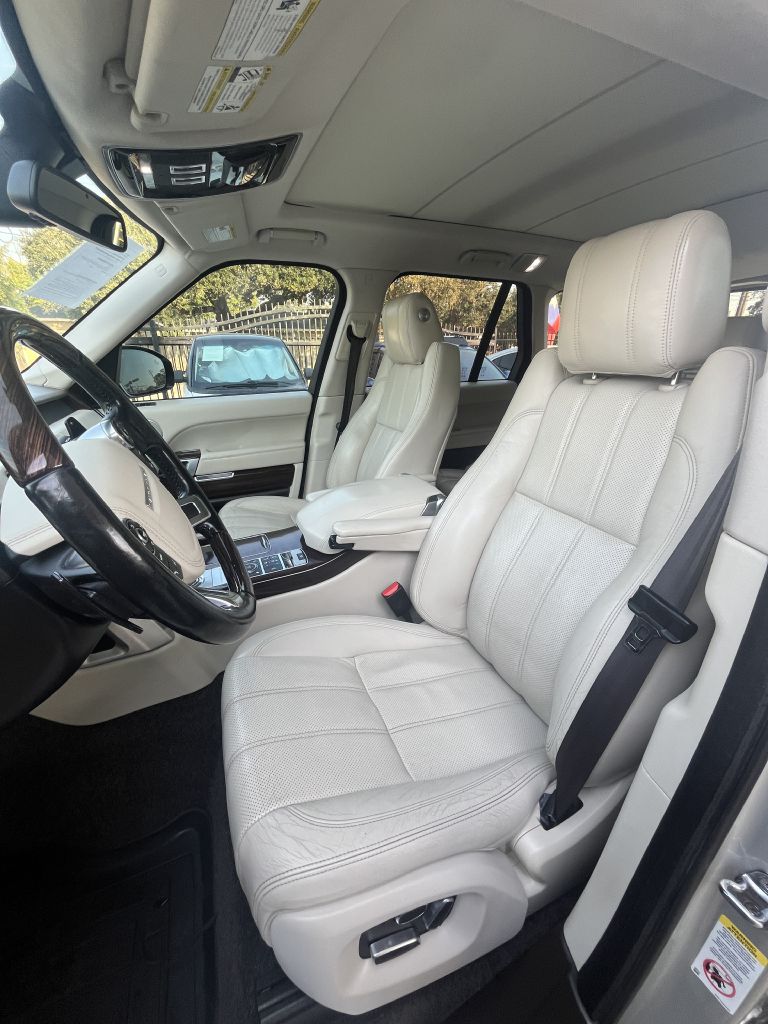 Photo 8 of this LAND ROVER RANGE ROVER