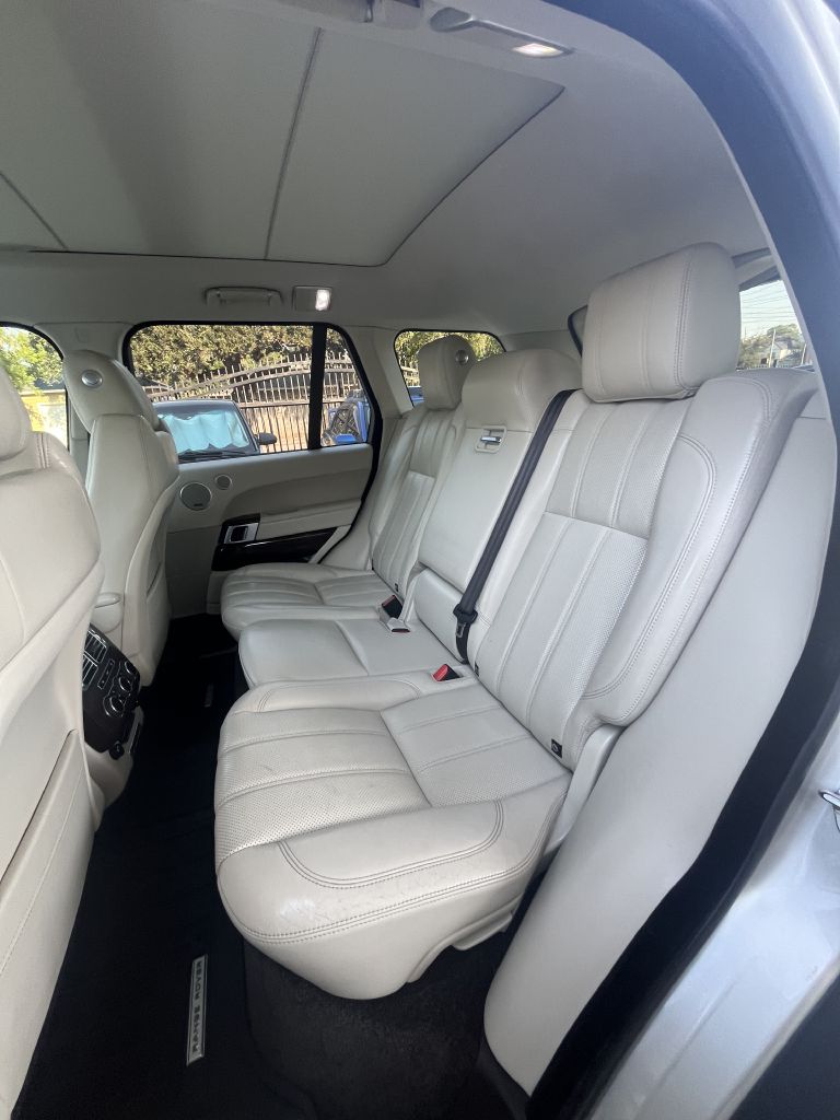 Photo 9 of this LAND ROVER RANGE ROVER