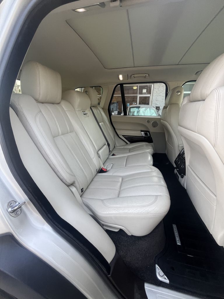 Photo 15 of this LAND ROVER RANGE ROVER