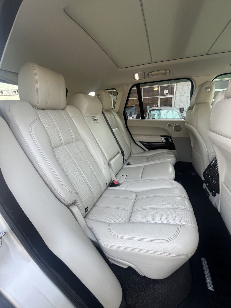 Photo 16 of this LAND ROVER RANGE ROVER
