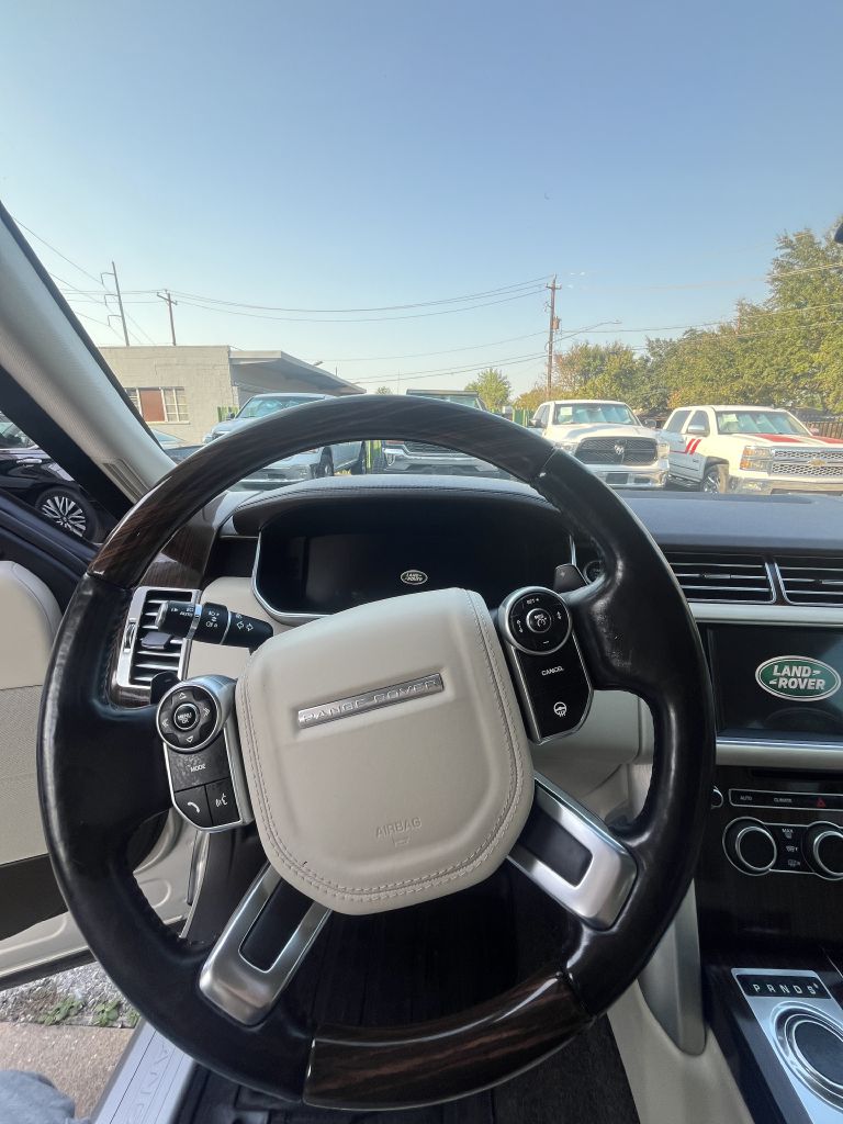 Photo 21 of this LAND ROVER RANGE ROVER