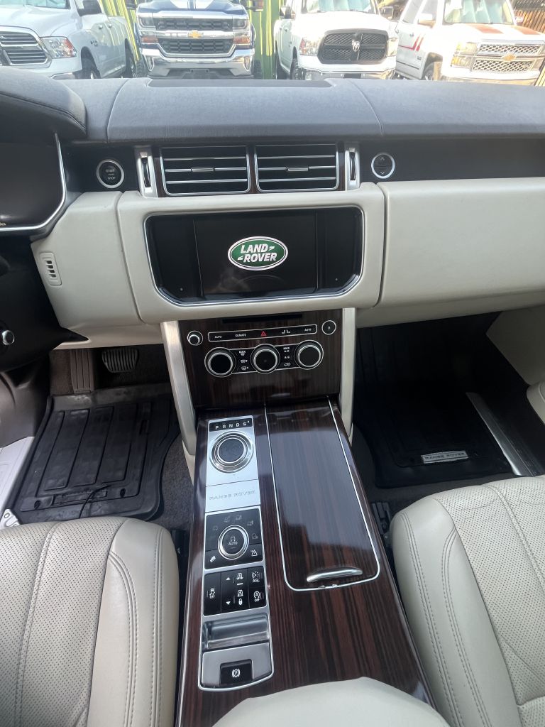 Photo 22 of this LAND ROVER RANGE ROVER