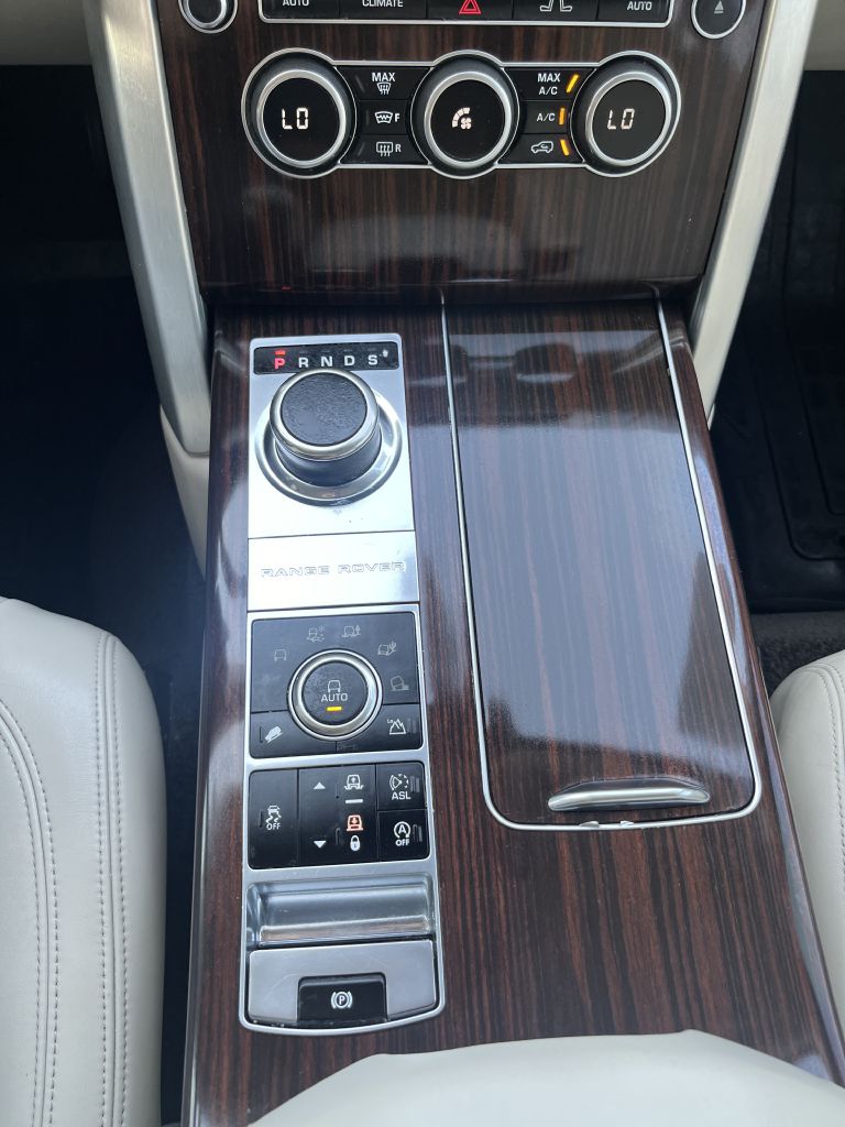 Photo 26 of this LAND ROVER RANGE ROVER