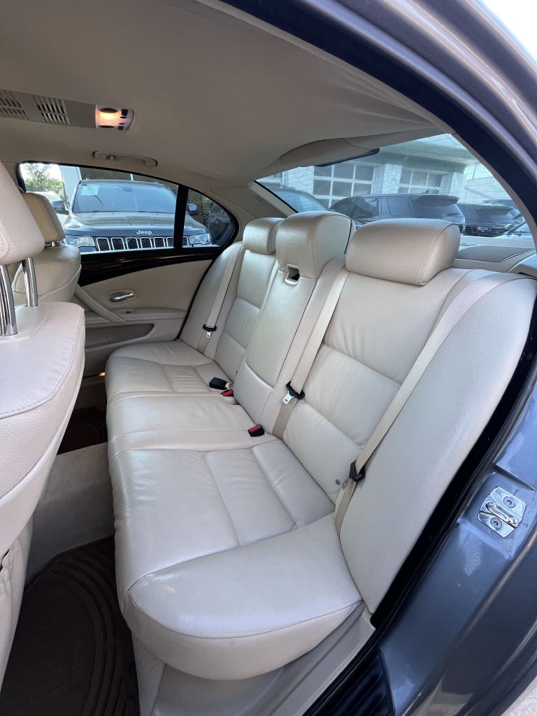 Photo 15 of this BMW 535