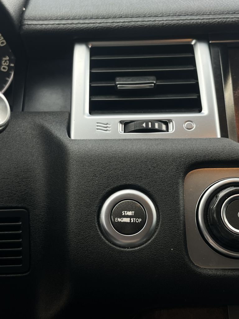 Photo 39 of this LAND ROVER RANGE ROVER SPO