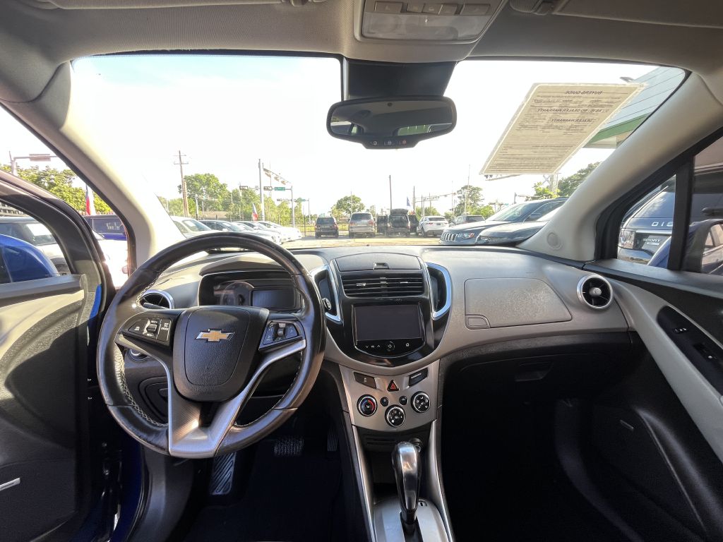 Photo 5 of this CHEVROLET TRAX