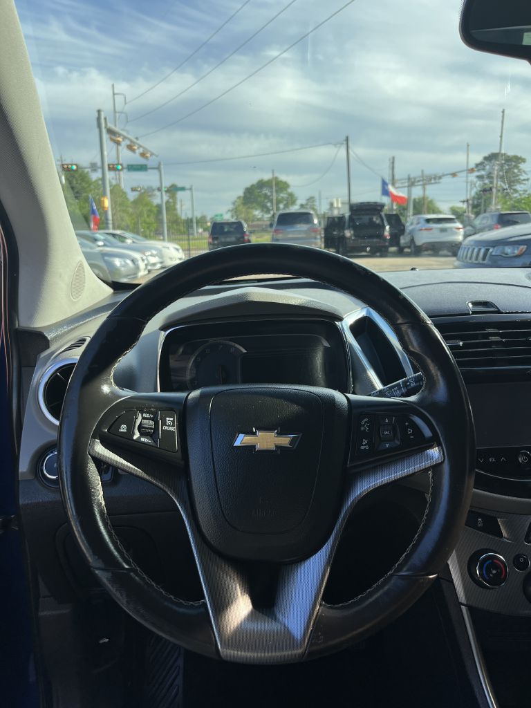 Photo 6 of this CHEVROLET TRAX