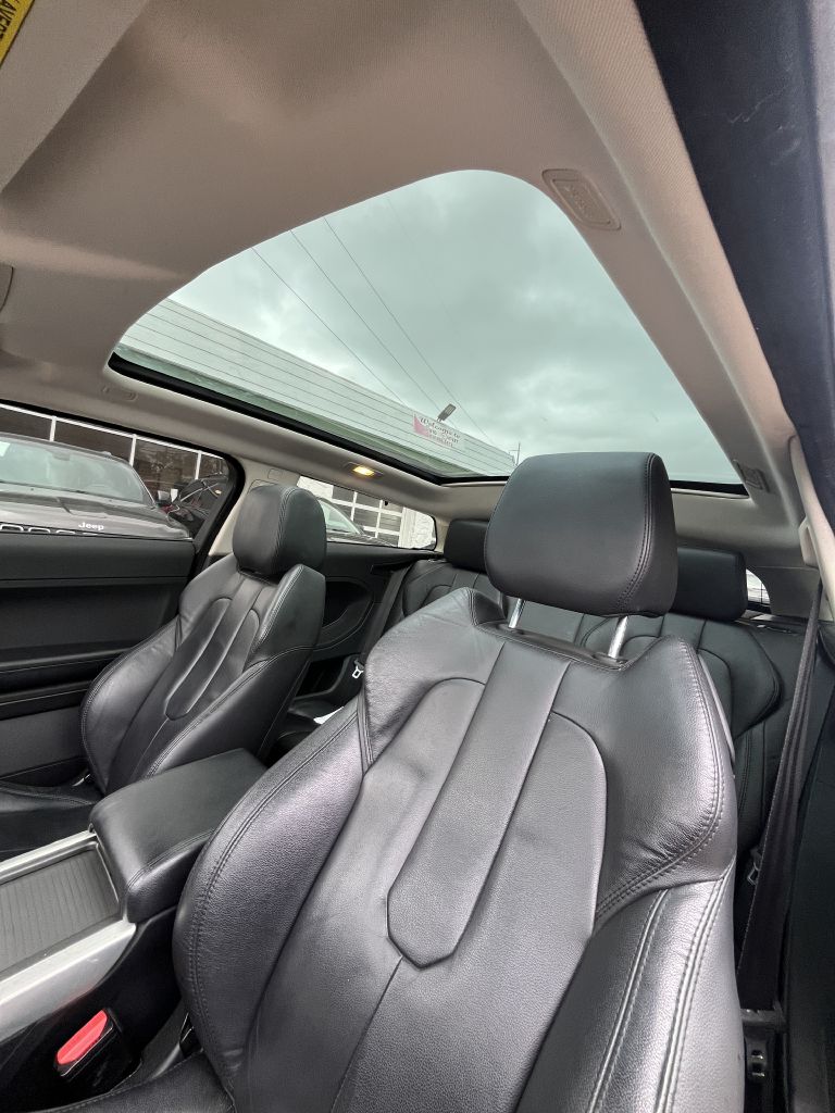 Photo 22 of this LAND ROVER RANGE ROVER EVO