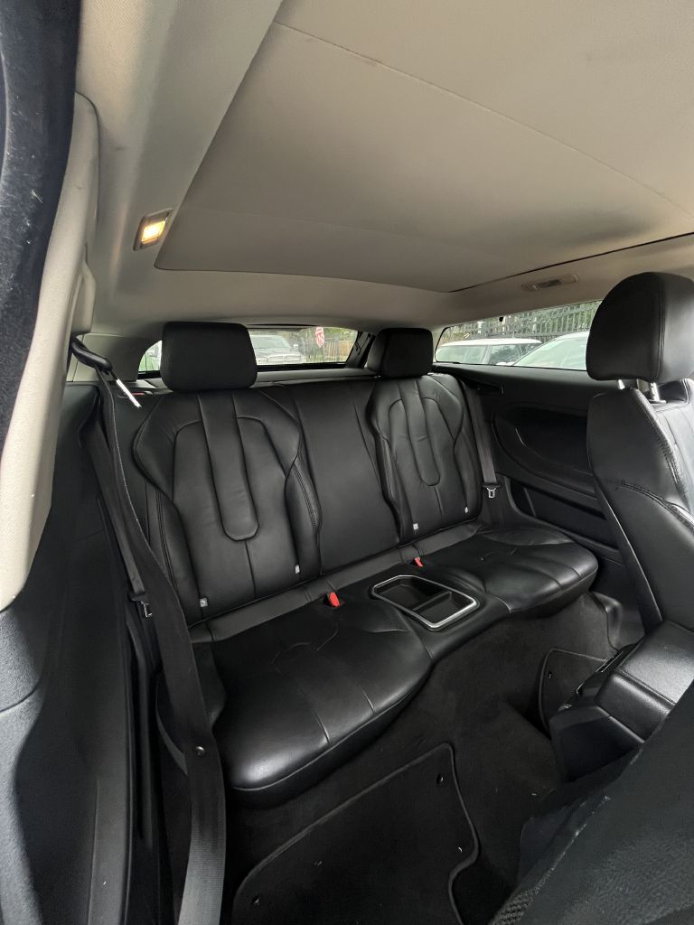 Photo 26 of this LAND ROVER RANGE ROVER EVO