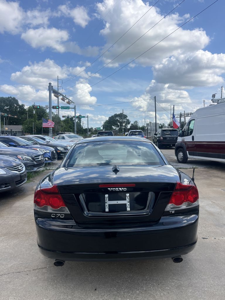 Photo 25 of this VOLVO C70