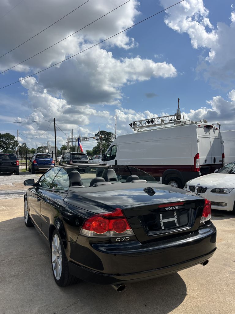 Photo 33 of this VOLVO C70