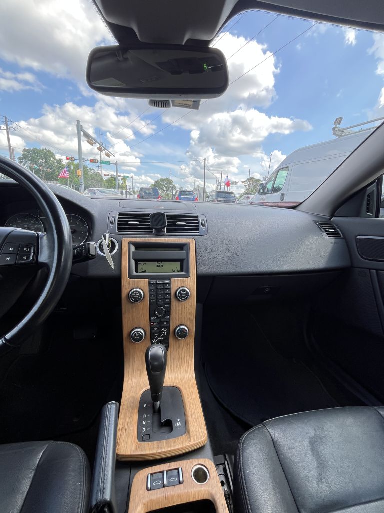 Photo 40 of this VOLVO C70