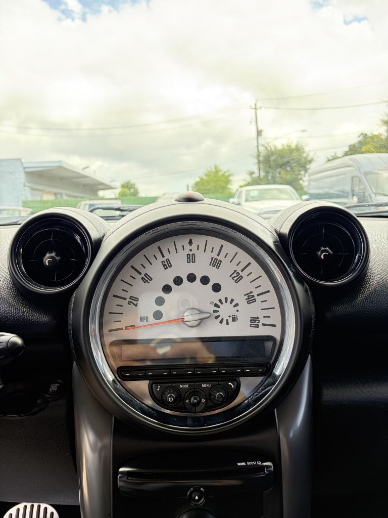 Photo 13 of this MINI COOPER
