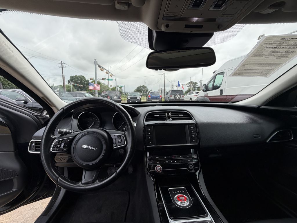 Photo 6 of this JAGUAR XE