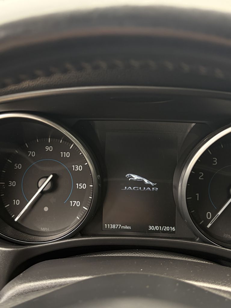 Photo 13 of this JAGUAR XE
