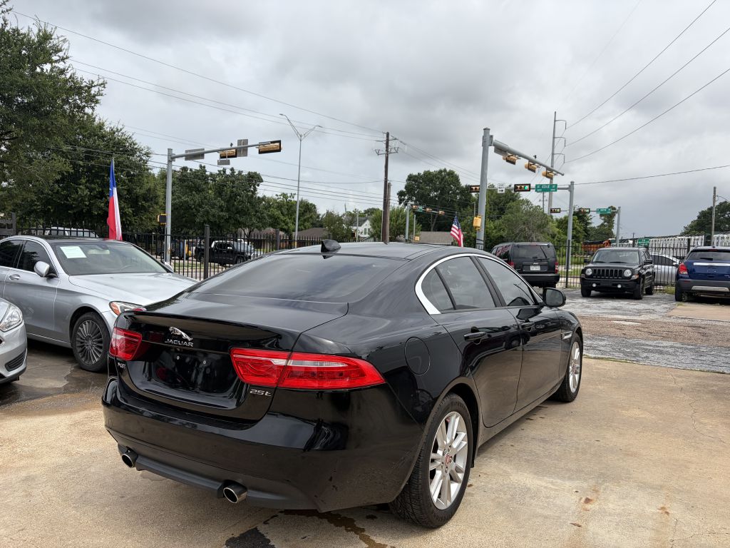Photo 14 of this JAGUAR XE