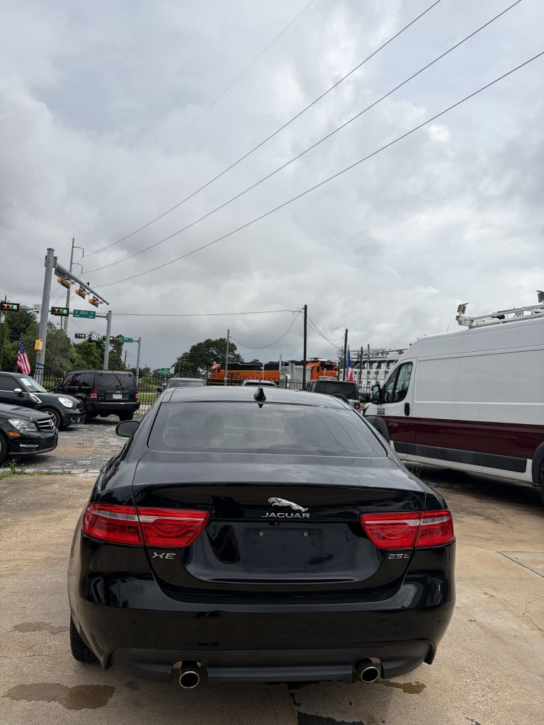 Photo 17 of this JAGUAR XE