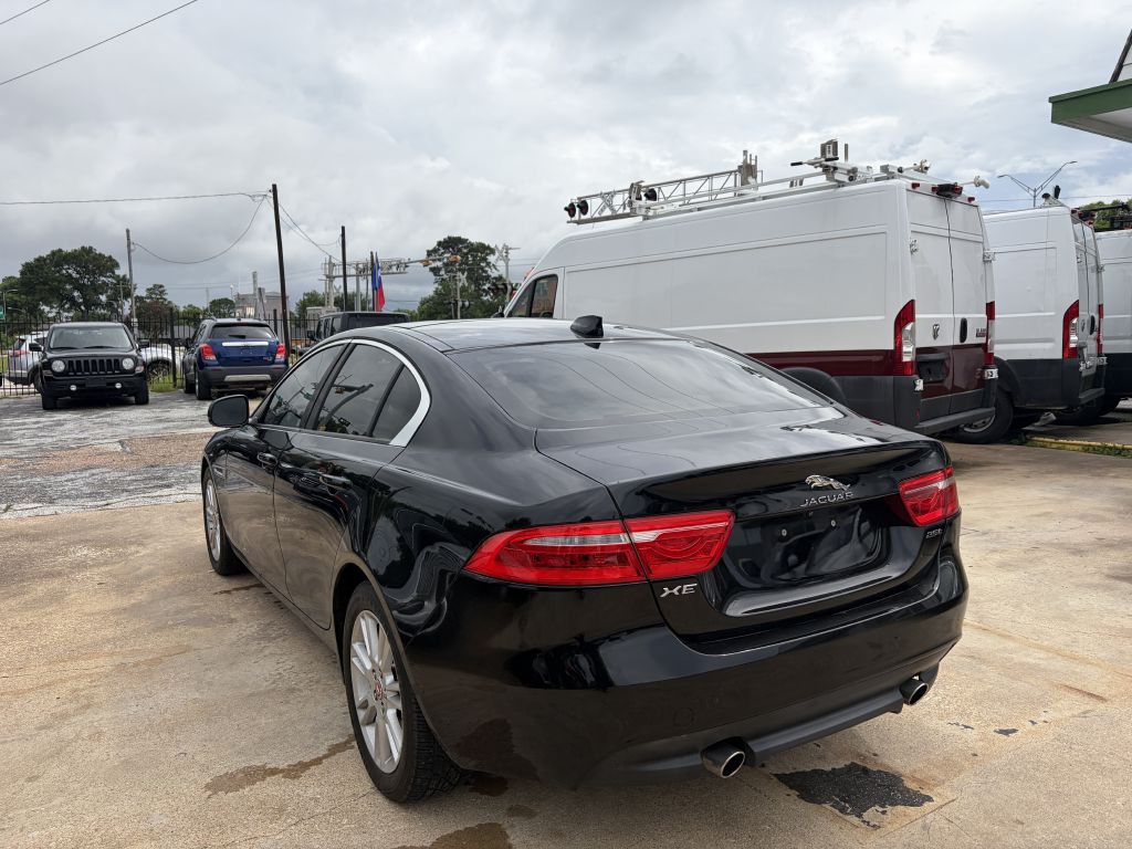 Photo 18 of this JAGUAR XE
