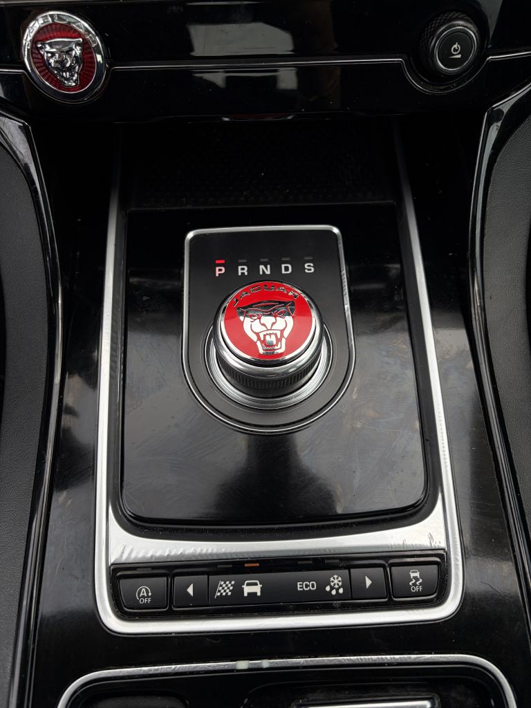 Photo 26 of this JAGUAR XE