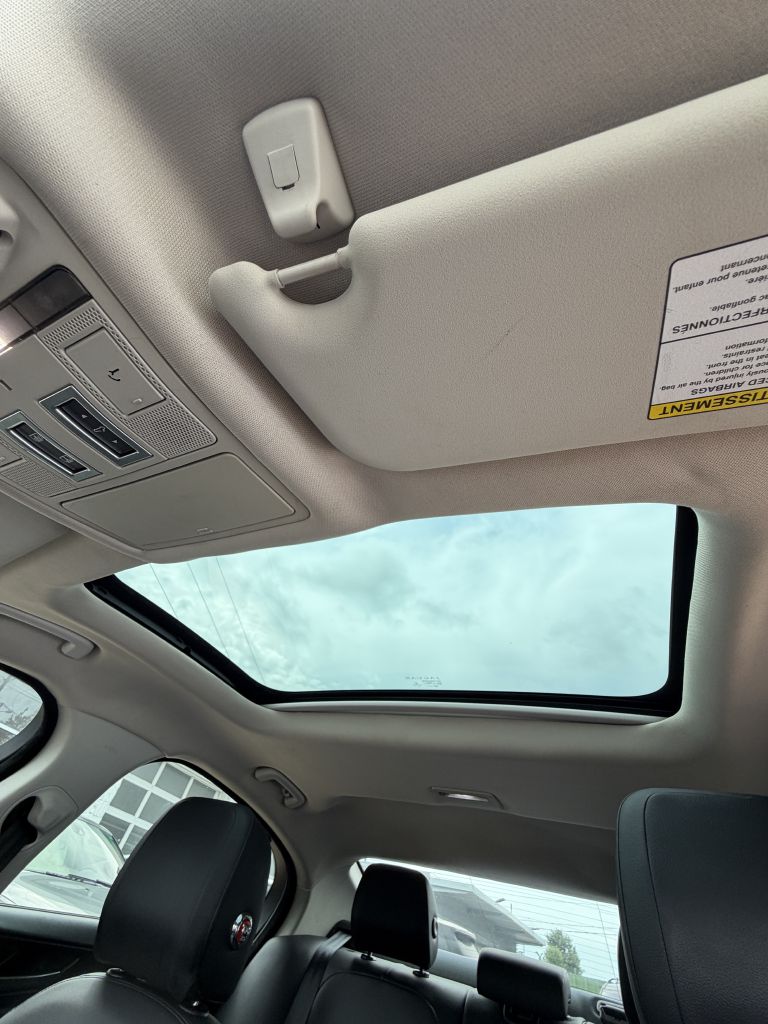 Photo 30 of this JAGUAR XE