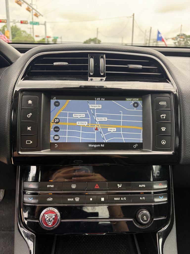 Photo 31 of this JAGUAR XE