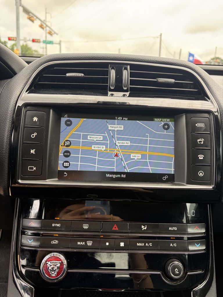 Photo 33 of this JAGUAR XE
