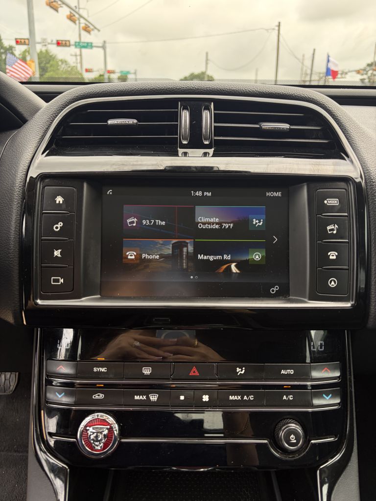 Photo 35 of this JAGUAR XE