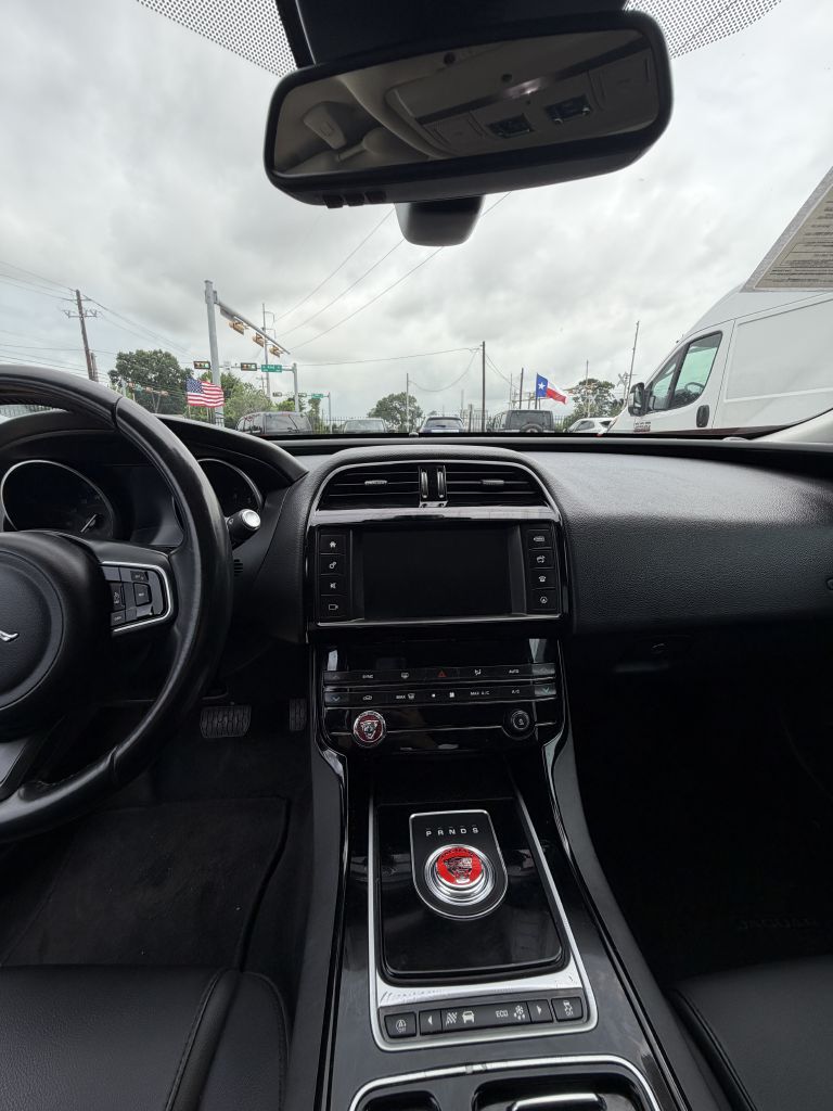 Photo 39 of this JAGUAR XE