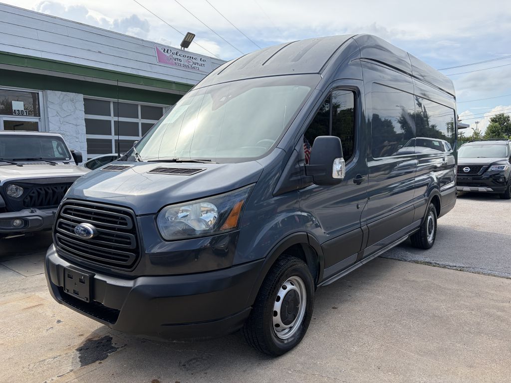 Photo 2 of this FORD TRANSIT