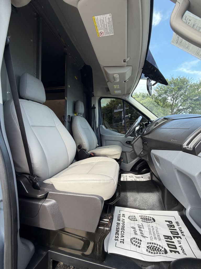 Photo 14 of this FORD TRANSIT