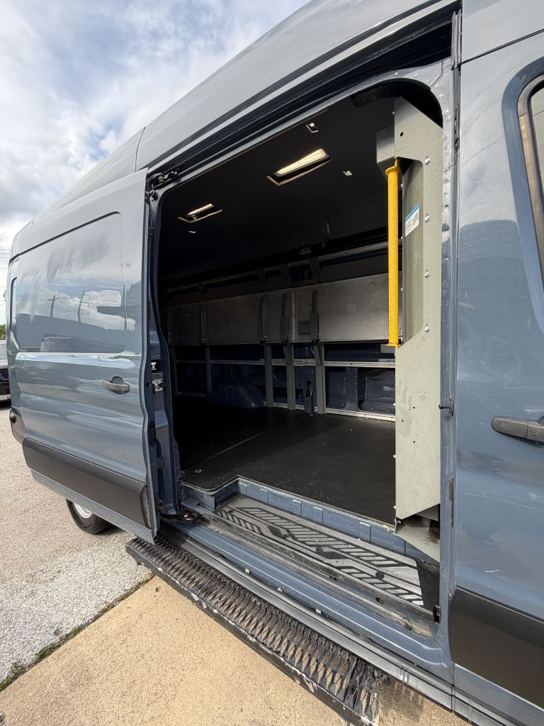 Photo 15 of this FORD TRANSIT