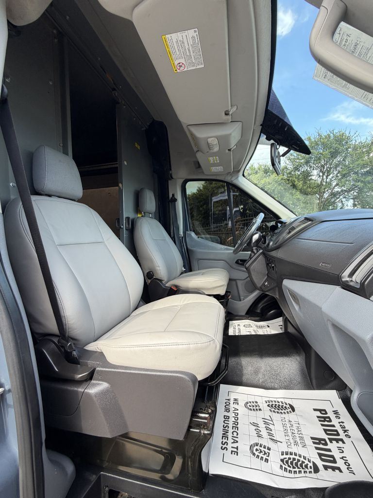 Photo 30 of this FORD TRANSIT
