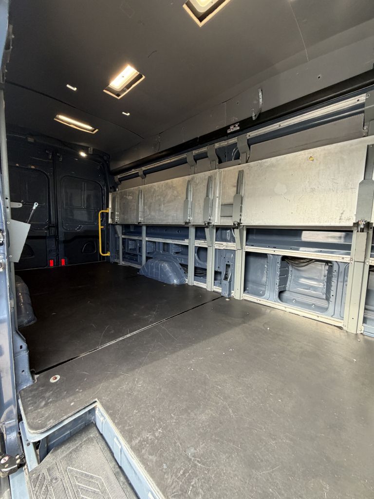 Photo 31 of this FORD TRANSIT