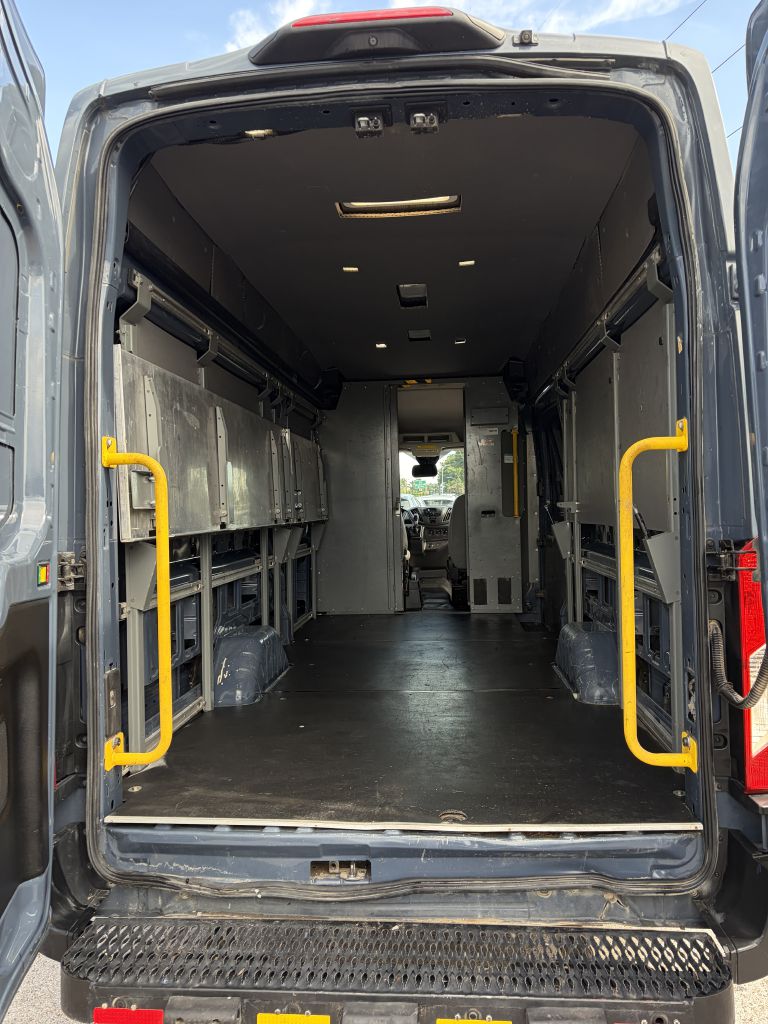 Photo 34 of this FORD TRANSIT