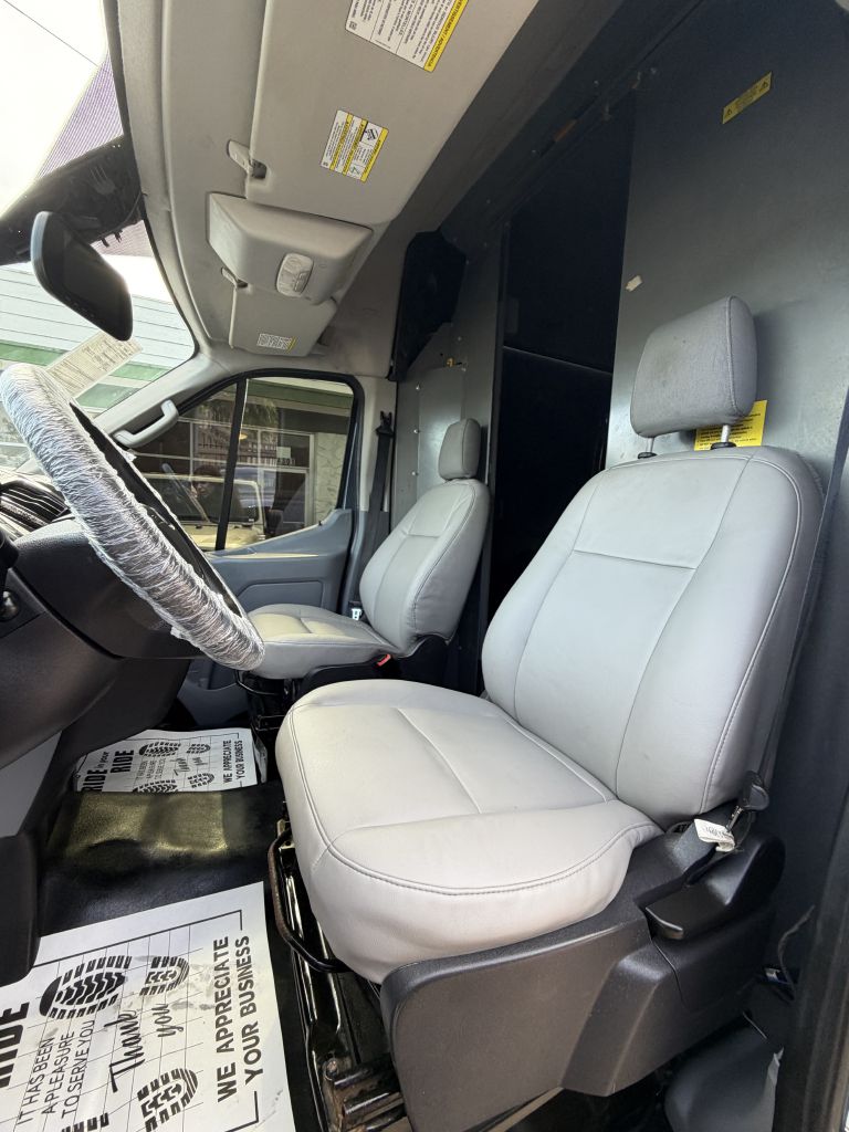 Photo 37 of this FORD TRANSIT