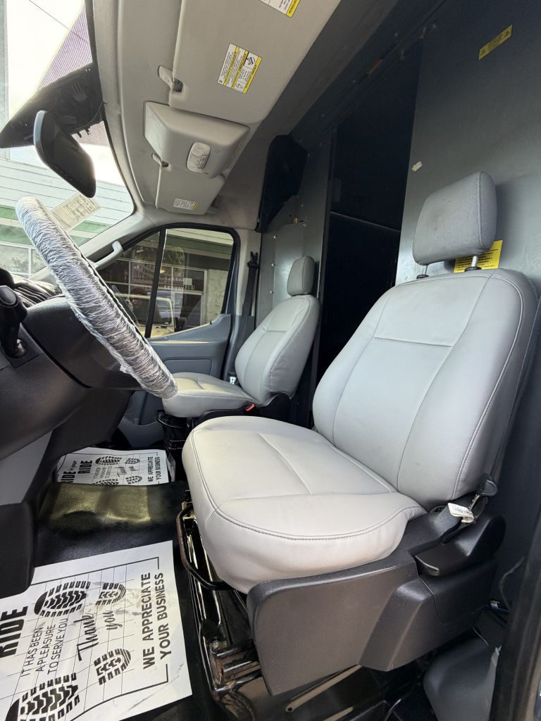 Photo 38 of this FORD TRANSIT