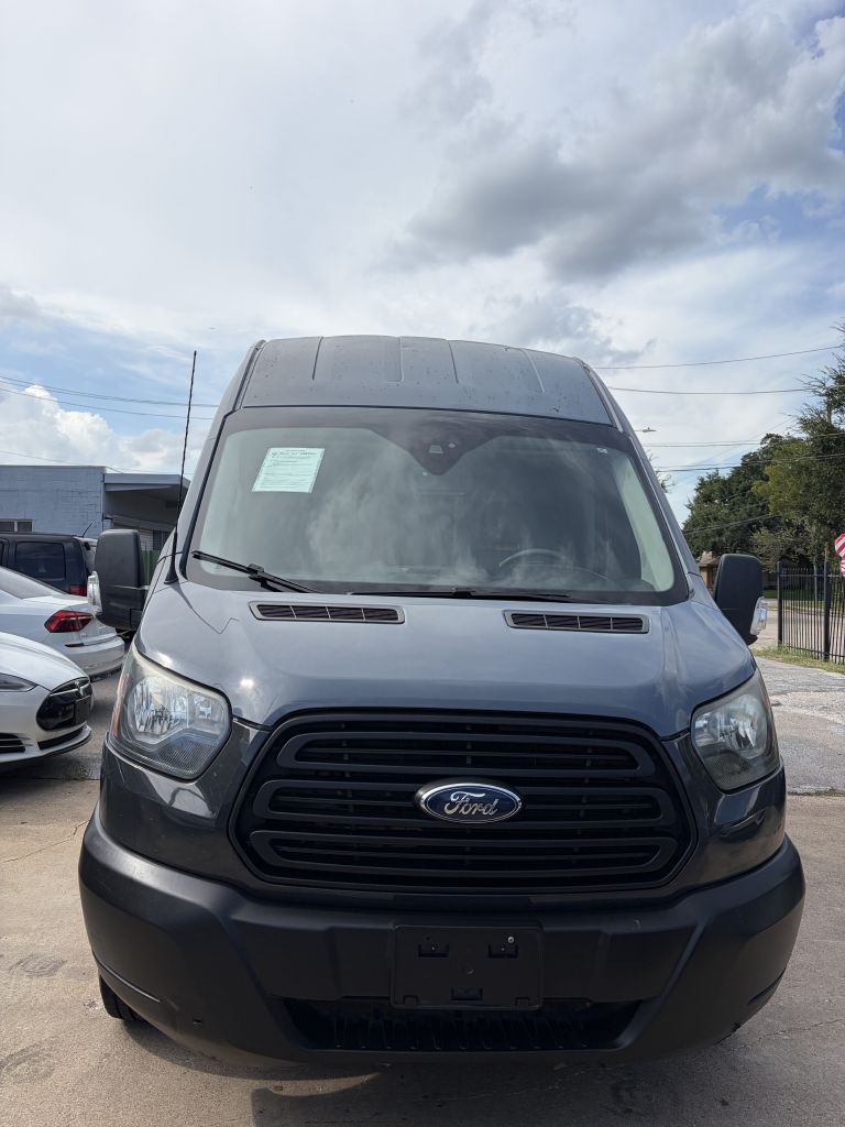 Photo 41 of this FORD TRANSIT