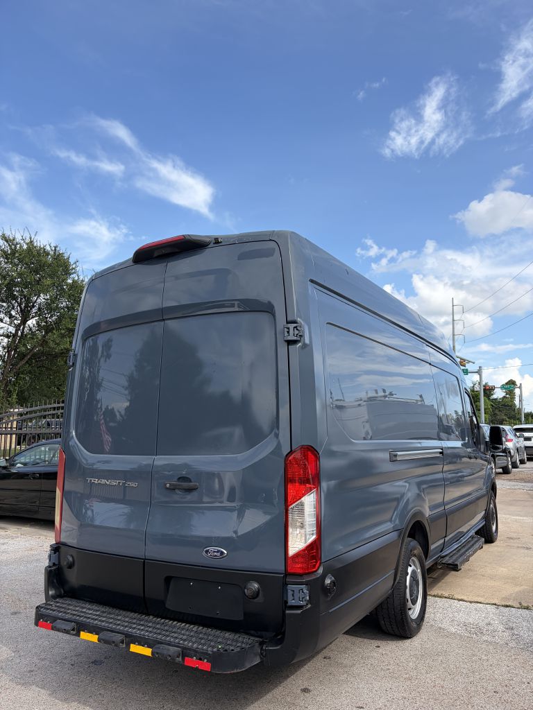 Photo 45 of this FORD TRANSIT