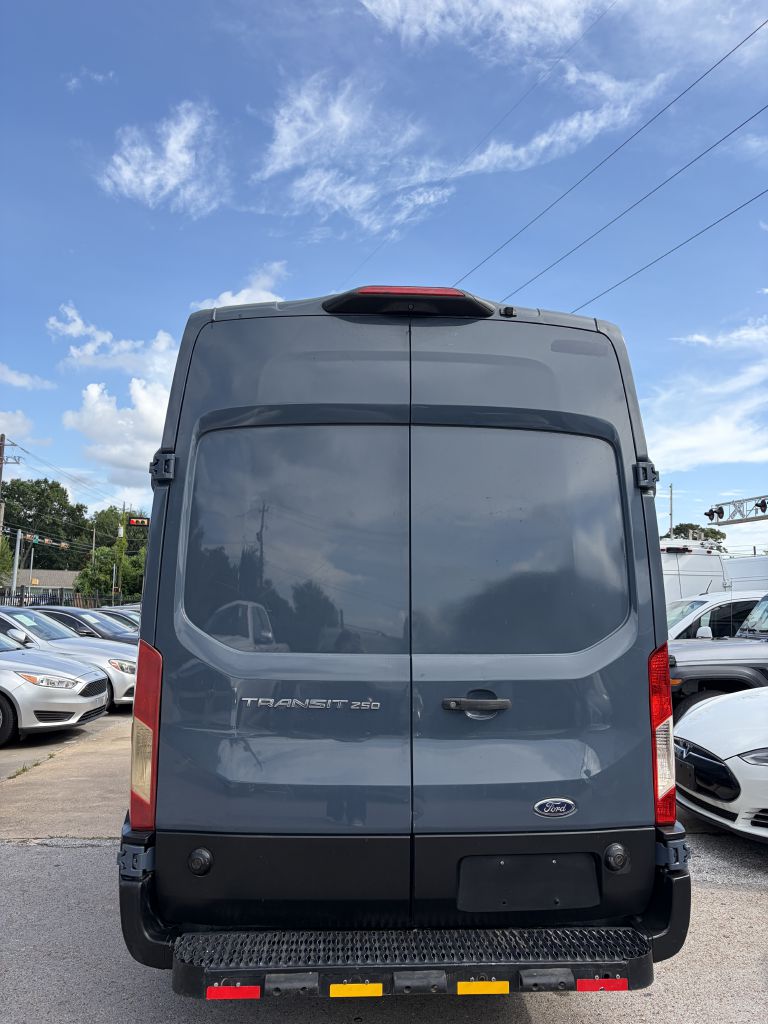 Photo 46 of this FORD TRANSIT