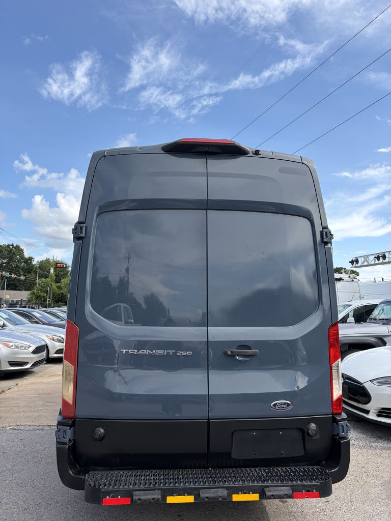 Photo 47 of this FORD TRANSIT
