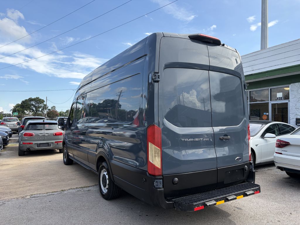 Photo 49 of this FORD TRANSIT