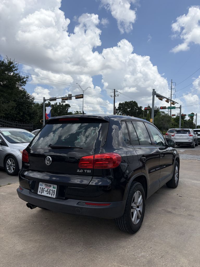 Photo 8 of this VOLKSWAGEN TIGUAN
