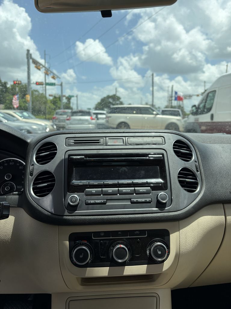 Photo 9 of this VOLKSWAGEN TIGUAN