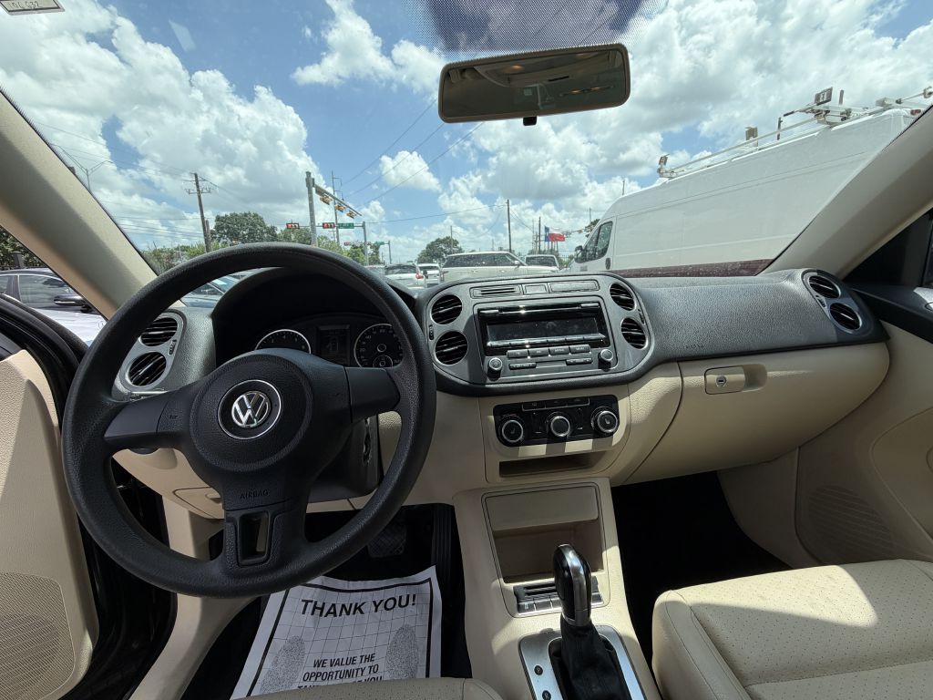 Photo 12 of this VOLKSWAGEN TIGUAN