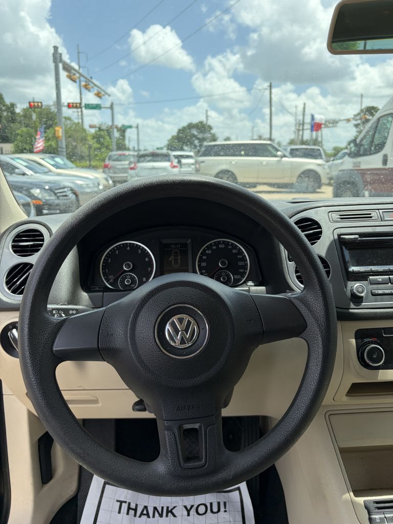 Photo 13 of this VOLKSWAGEN TIGUAN
