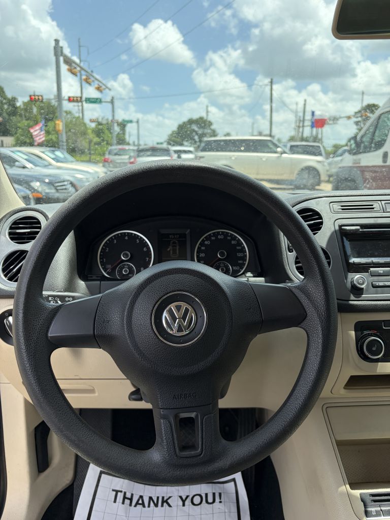 Photo 14 of this VOLKSWAGEN TIGUAN