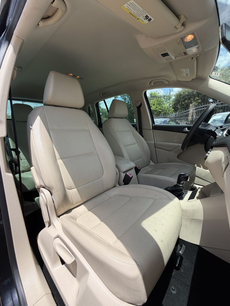 Photo 17 of this VOLKSWAGEN TIGUAN