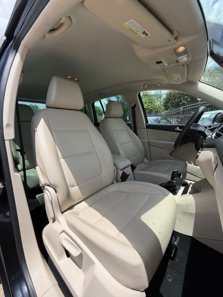 Photo 18 of this VOLKSWAGEN TIGUAN