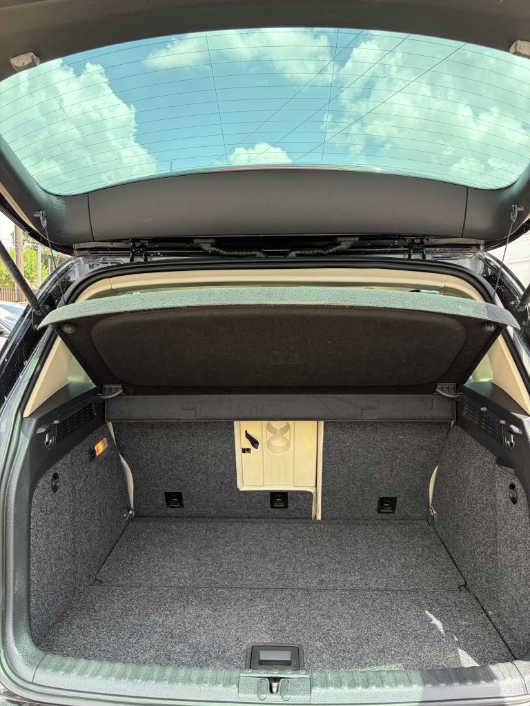 Photo 19 of this VOLKSWAGEN TIGUAN